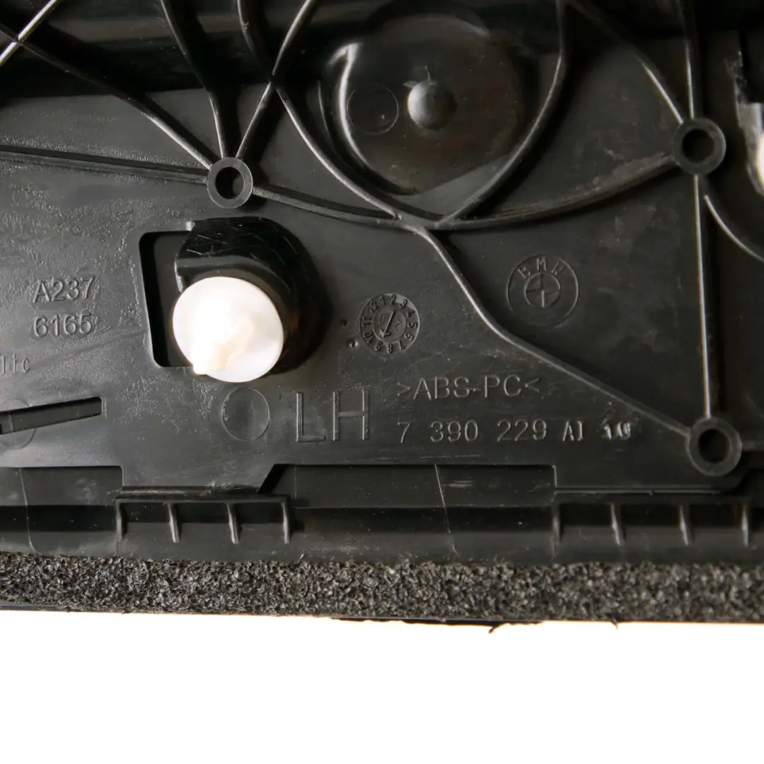 Abdeckung Säule D Tür hinten links Trim Hochglanz für Mini Countryman F60 mit Teilenummer 7390229 Mini Countryman F60 Abdeckung Säule D Tür hinten links Trim Hochglanz - SKU 7390229 - Teilenummer 7390229