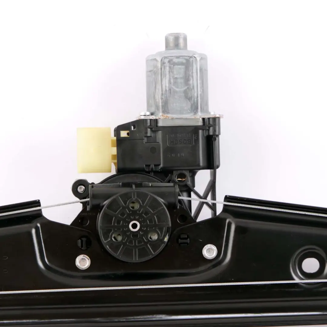 Elevalunas Con Motor Trasero Izquierdo para Mini F60 Countryman con número de pieza 7390243 Mini F60 Countryman Elevalunas Con Motor Trasero Izquierdo - SKU 7390243 - Número de pieza 7390243