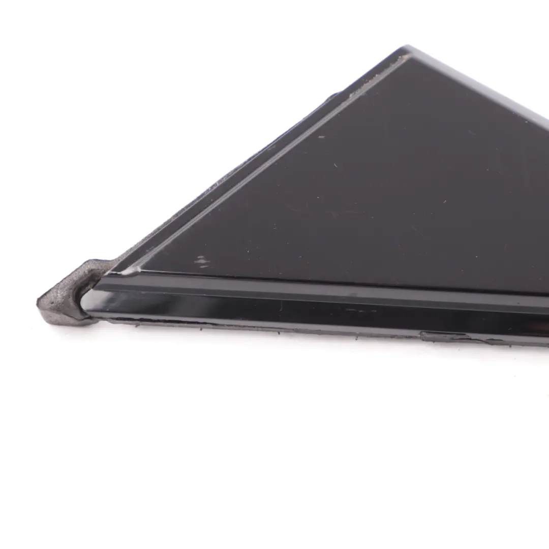 Joint de triangle de garniture avant droit brillant pour Mini F60 Countryman à propos du numéro de pièce 7390646 Mini F60 Countryman Joint de triangle de garniture avant droit brillant - SKU 7390646 - Numéro de pièce 7390646