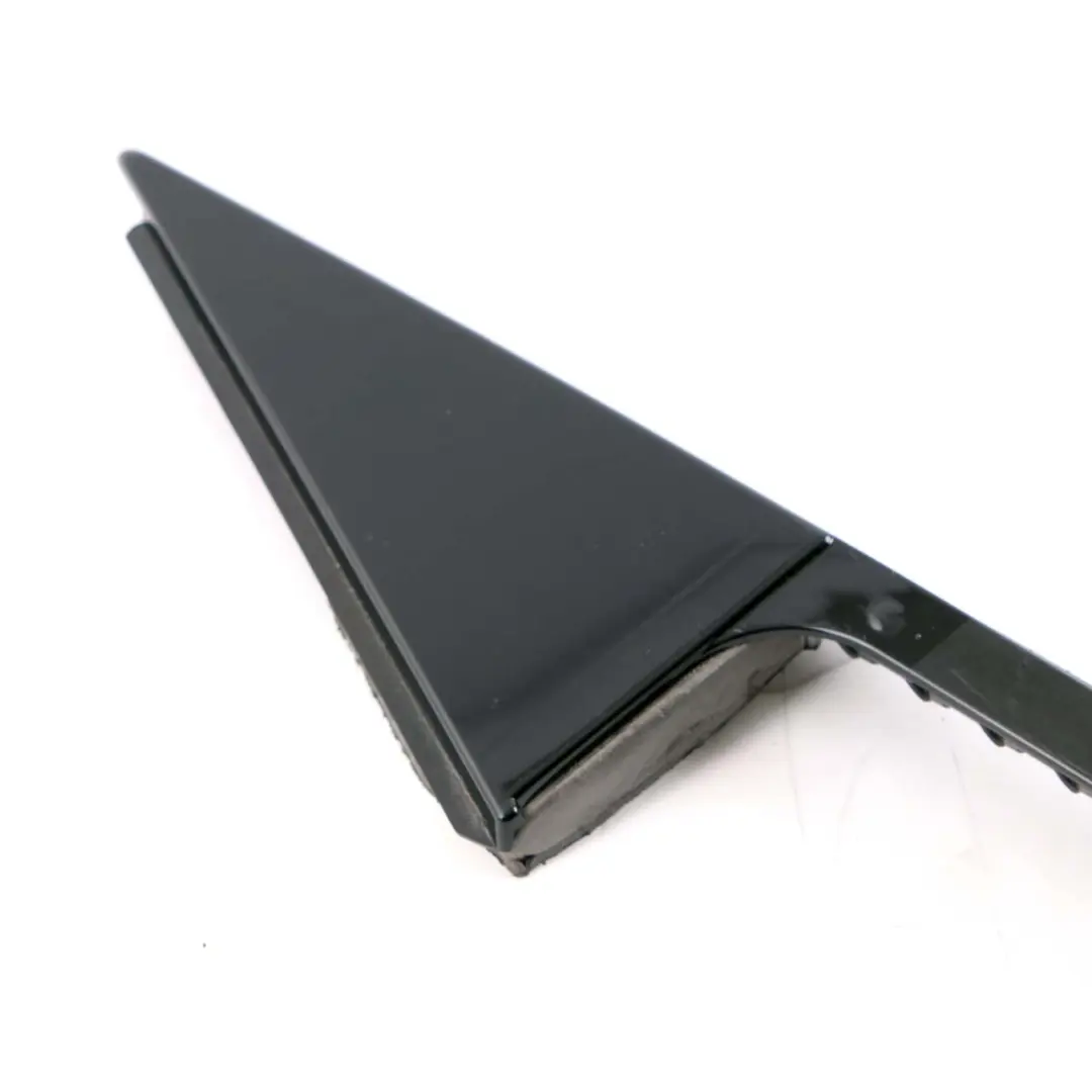 Triángulo puerta trasera derecha Ventana Trim para Mini F60 Countryman con número de pieza 7390660 Mini F60 Countryman Triángulo puerta trasera derecha Ventana Trim - SKU 7390660 - Número de pieza 7390660