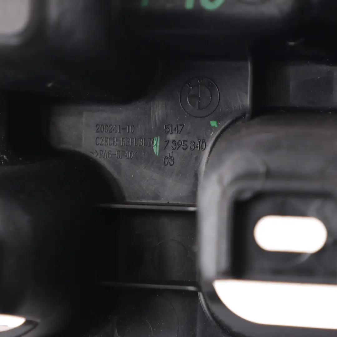 Soporte Estribo Trasero Debajo Del Asiento Montaje De Plástico para BMW F46 con número de pieza 7395340 BMW F46 Soporte Estribo Trasero Debajo Del Asiento Montaje De Plástico - SKU 7395340 - Número de pieza 7395340