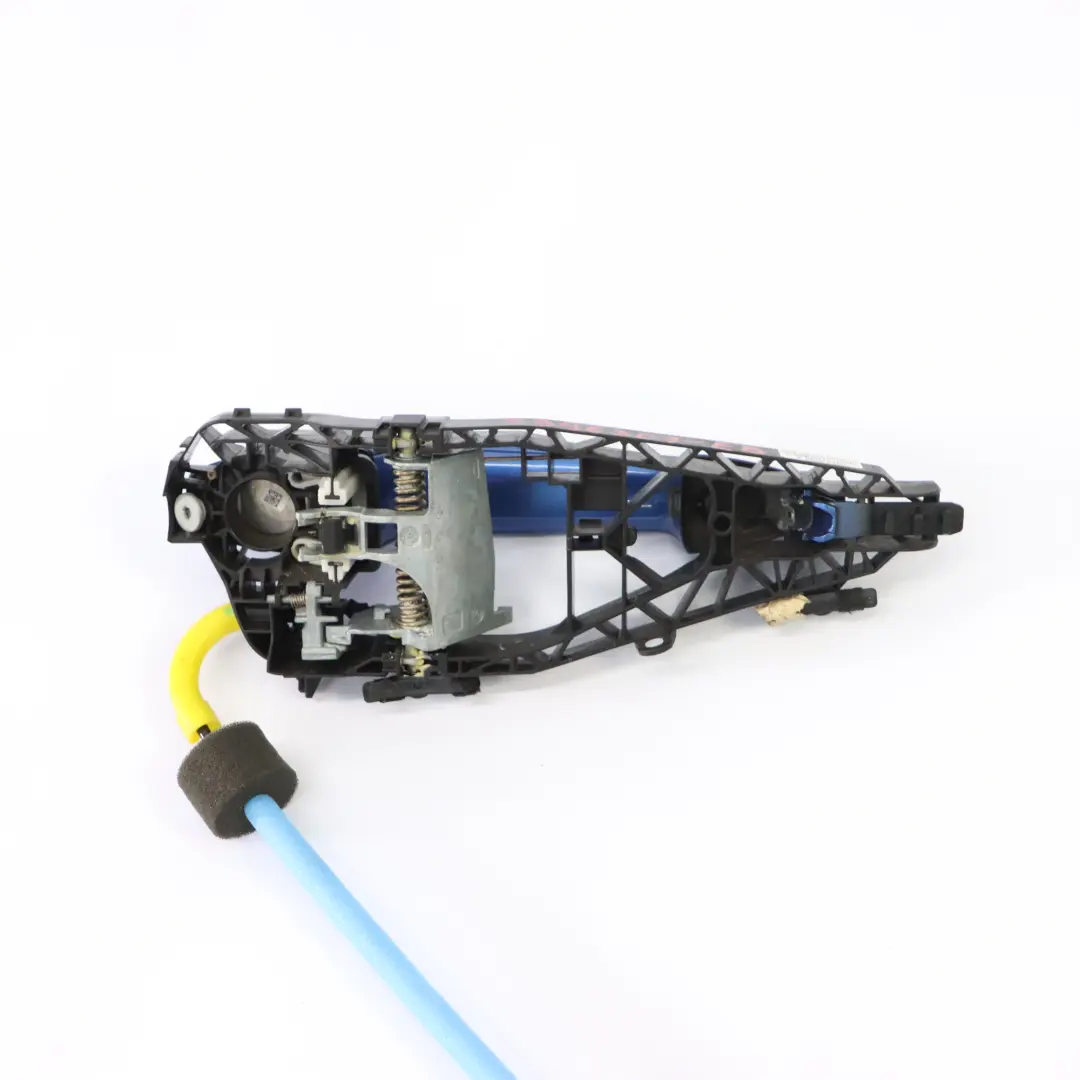 Poignée porte extérieure arrière gauche Estoril Blau - B45 pour BMW F46 à propos du numéro de pièce 7396307 BMW F46 Poignée porte extérieure arrière gauche Estoril Blau - B45 - SKU 7396307-EB - Numéro de pièce 7396307