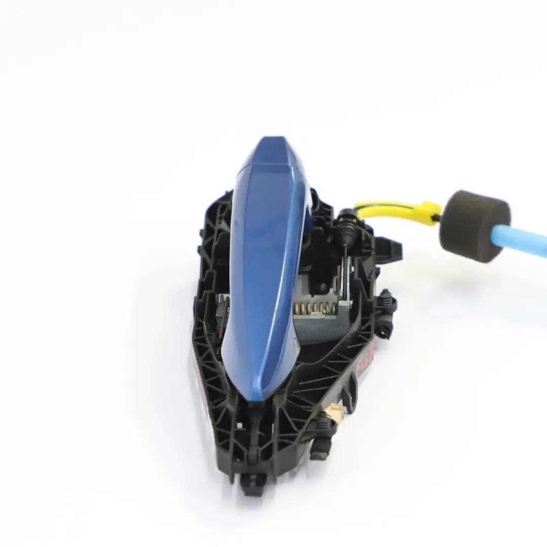 Poignée porte extérieure arrière gauche Estoril Blau - B45 pour BMW F46 à propos du numéro de pièce 7396307 BMW F46 Poignée porte extérieure arrière gauche Estoril Blau - B45 - SKU 7396307-EB - Numéro de pièce 7396307