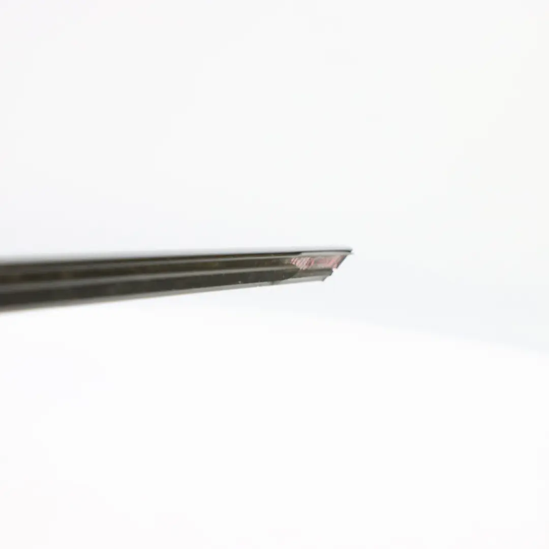 Joint d'étanchéité extérieur gauche de la porte arrière brillant pour BMW F46 à propos du numéro de pièce 7397365 BMW F46 Joint d'étanchéité extérieur gauche de la porte arrière brillant - SKU 7397365 - Numéro de pièce 7397365