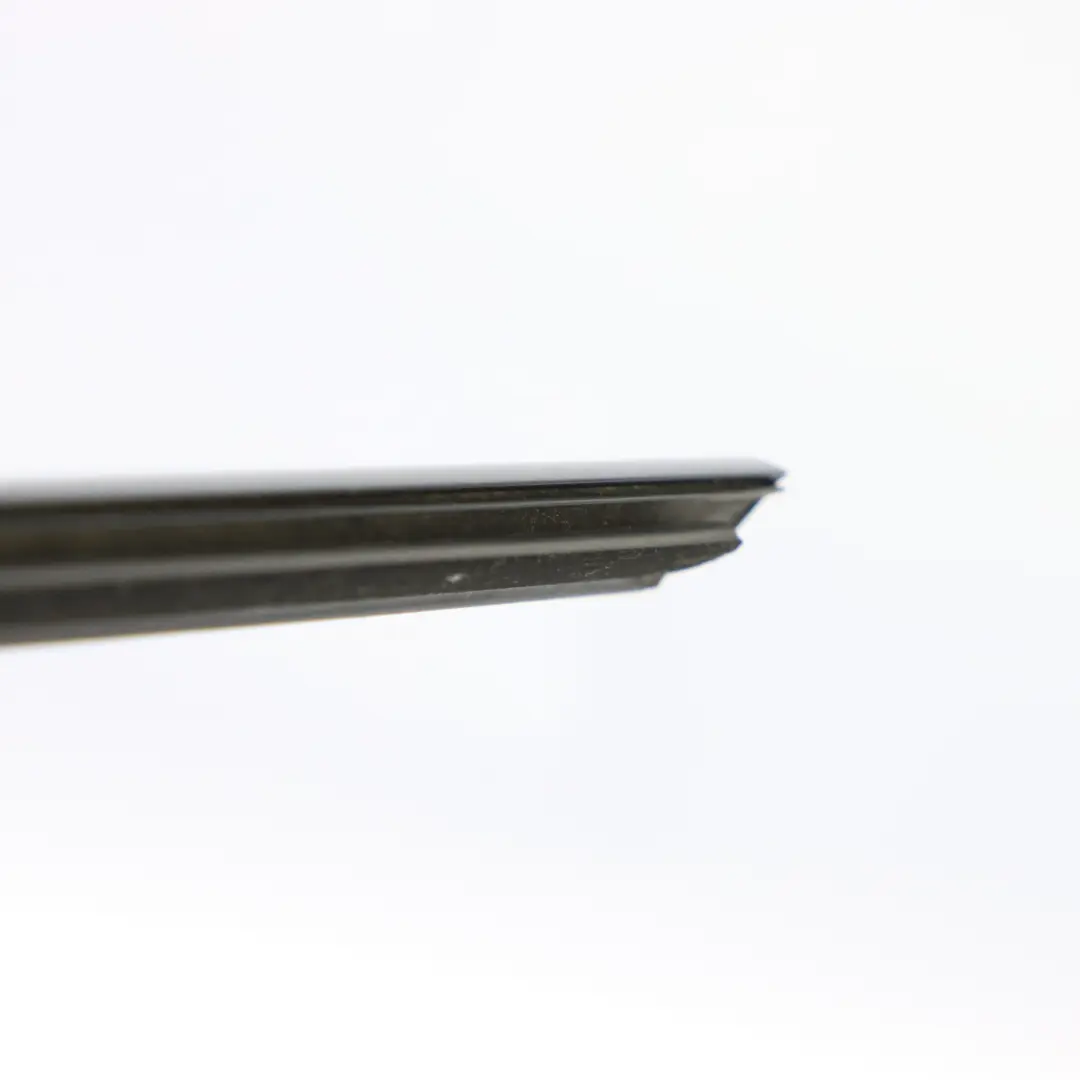 Striscia copertura canale porta posteriore destra esterna lucentezza per BMW F46 con numero di parte 7397366 BMW F46 Striscia copertura canale porta posteriore destra esterna lucentezza - SKU 7397366 - Numero di parte 7397366