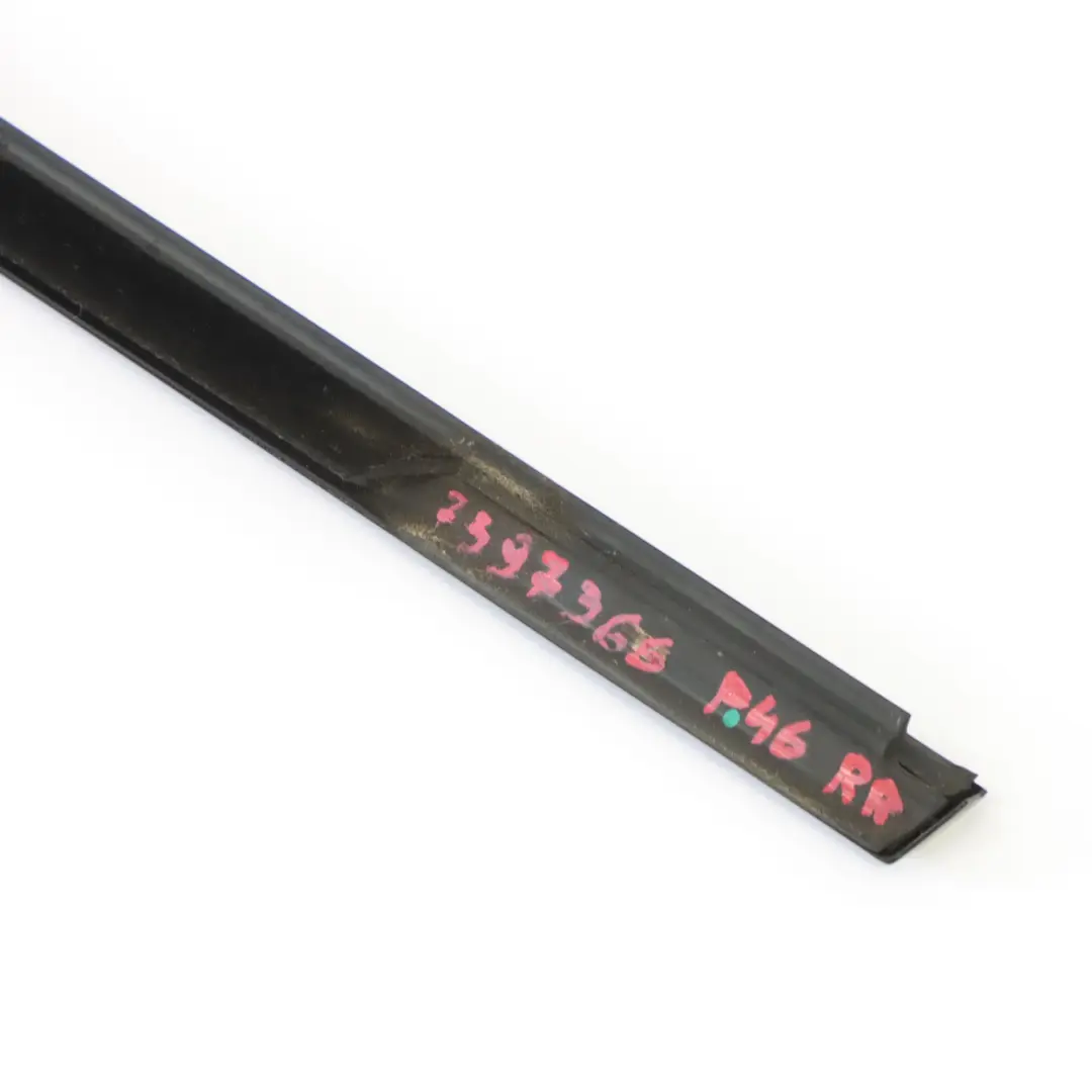 Bande recouvrement canaux Couvercle extérieur porte arrière droite Gloss pour BMW F46 à propos du numéro de pièce 7397366 BMW F46 Bande recouvrement canaux Couvercle extérieur porte arrière droite Gloss - SKU 7397366 - Numéro de pièce 7397366