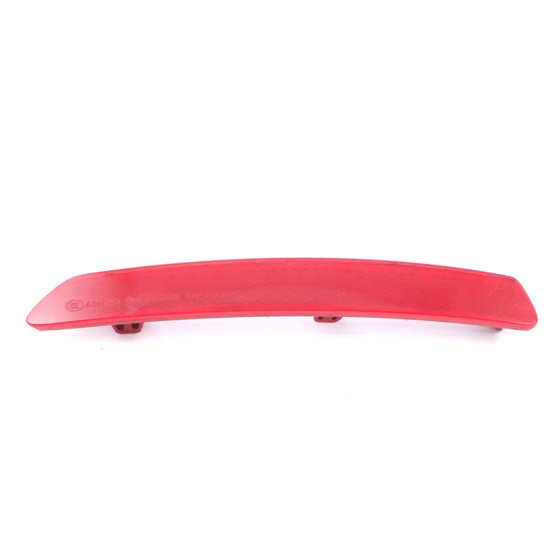 Reflector BMW F30 F31 LCI Parachoques Trasero Reflector Derecho Rojo para con número de pieza 7400208 Reflector BMW F30 F31 LCI Parachoques Trasero Reflector Derecho Rojo - SKU 7400208 - Número de pieza 7400208
