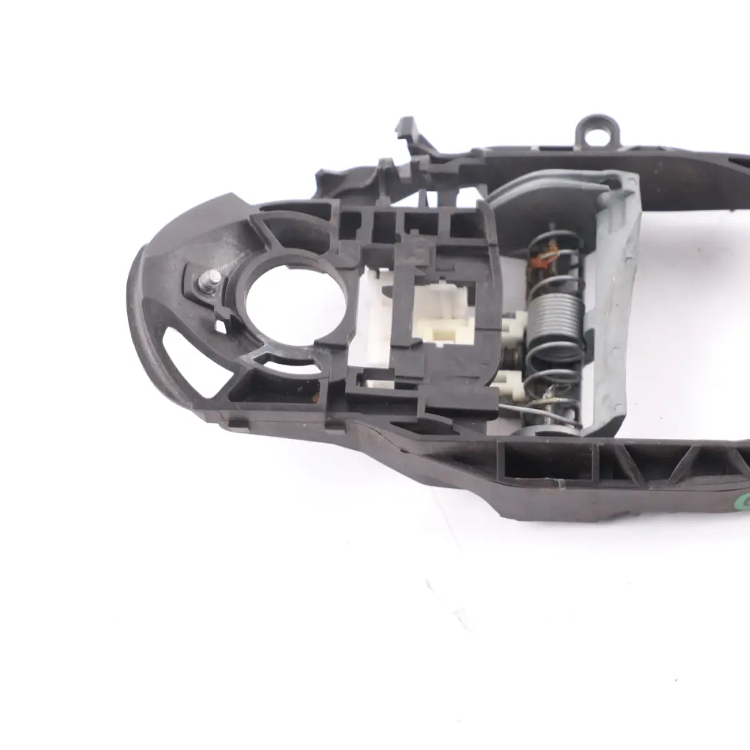 Wspornik Mocowanie Klamki Drzwi Lewy Przód Tył do BMW G30 G31 o numerze 7401203 BMW G30 G31 Wspornik Mocowanie Klamki Drzwi Lewy Przód Tył - SKU 7401203 - Numer Części 7401203