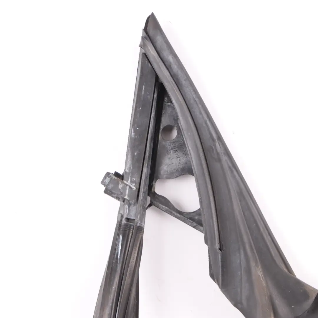 Guarnizione Triangolo Specchio Esterno Anteriore Sinistro per BMW F34 GT con numero di parte 7401729 BMW F34 GT Guarnizione Triangolo Specchio Esterno Anteriore Sinistro - SKU 7401729 - Numero di parte 7401729