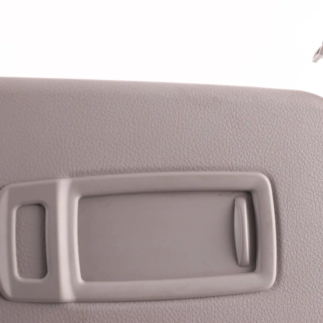 Visiera Parasole BMW F46 Senza Etichetta Specchio Destro Grigio Everest per con numero di parte 7402854 Visiera Parasole BMW F46 Senza Etichetta Specchio Destro Grigio Everest - SKU 7402854 - Numero di parte 7402854