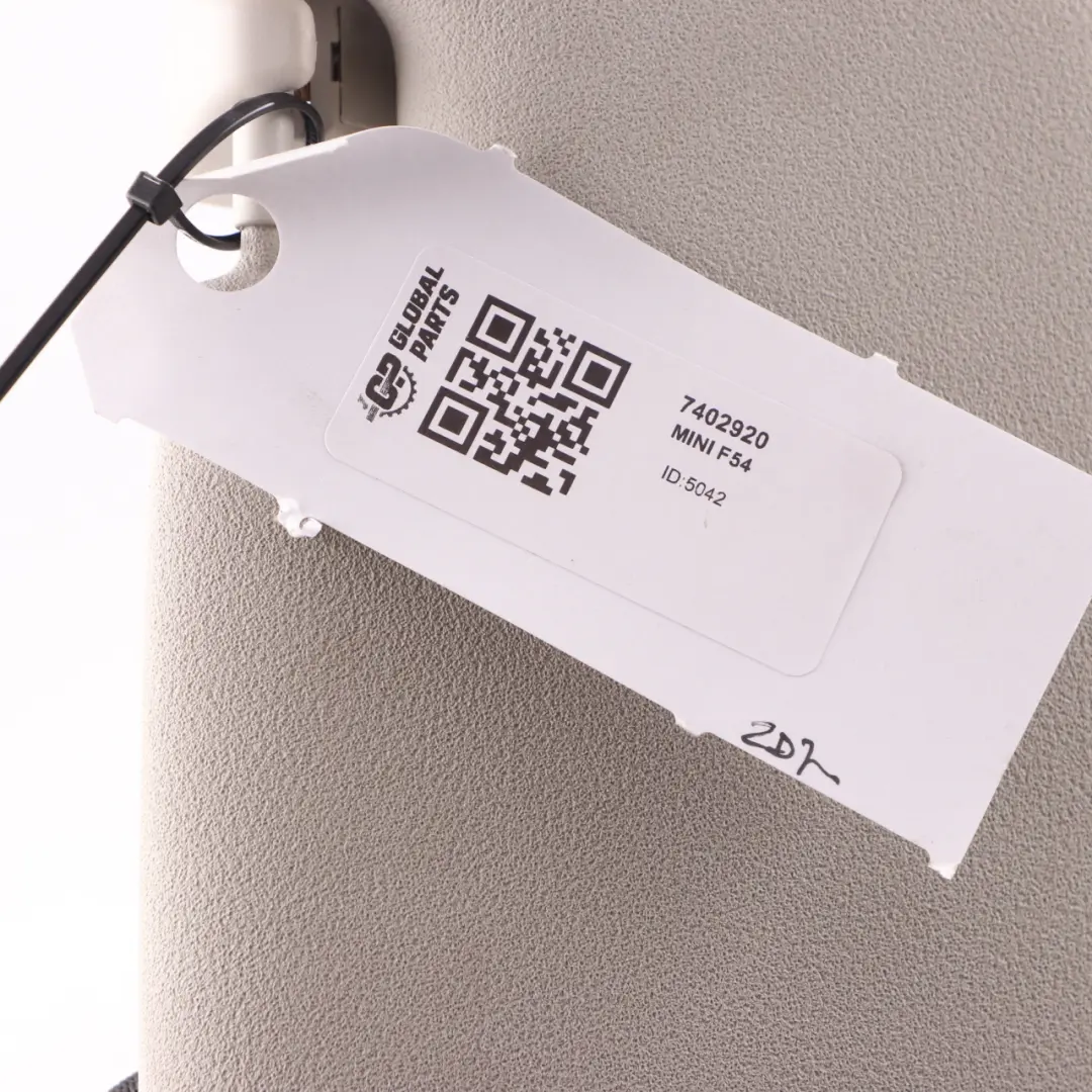 Prawa Szara Osłona Przeciwsłoneczna 7361832 do Mini Clubman F54 o numerze 7402920 Mini Clubman F54 Prawa Szara Osłona Przeciwsłoneczna 7361832 - SKU 7402920 - Numer Części 7402920
