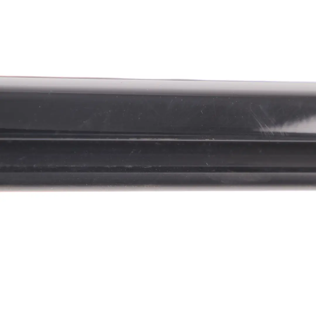 Bandeau de Vitrage Porte Arrière Gauche Moulure haute brillance pour BMW G30 à propos du numéro de pièce 7404029 BMW G30 Bandeau de Vitrage Porte Arrière Gauche Moulure haute brillance - SKU 7404029 - Numéro de pièce 7404029