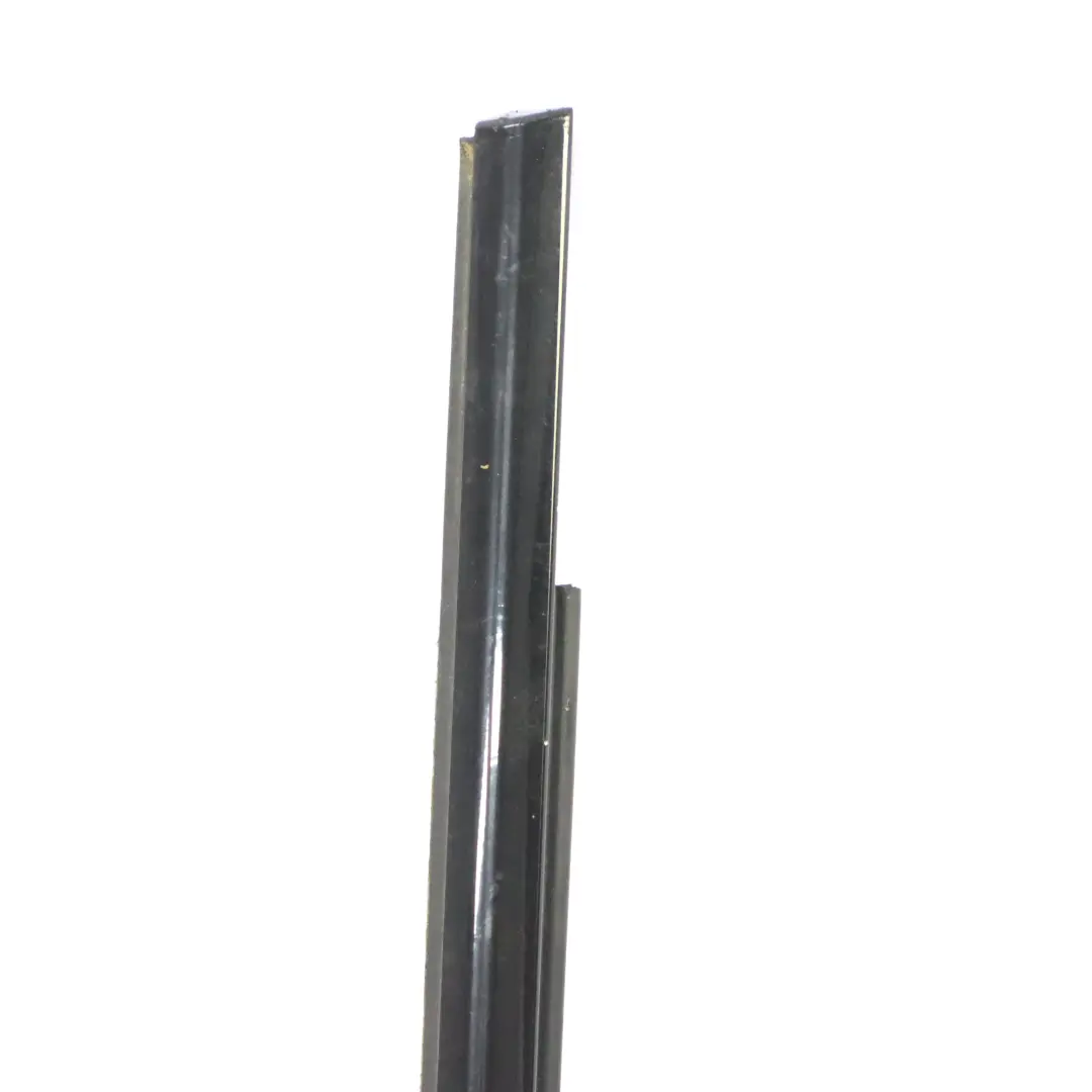  Joint porte BMW G30 arrière Fenêtre droite Cache canal extérieur Noir brillant - SKU 7404030 - Numéro de pièce 7404030