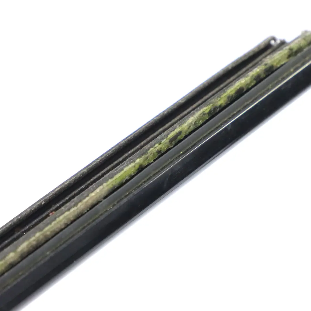  Joint porte BMW G30 arrière Fenêtre droite Cache canal extérieur Noir brillant - SKU 7404030 - Numéro de pièce 7404030