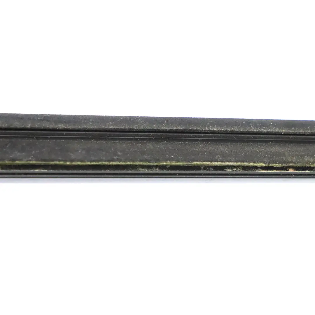 Joint porte BMW G30 arrière Fenêtre droite Cache canal extérieur Noir brillant - SKU 7404030 - Numéro de pièce 7404030