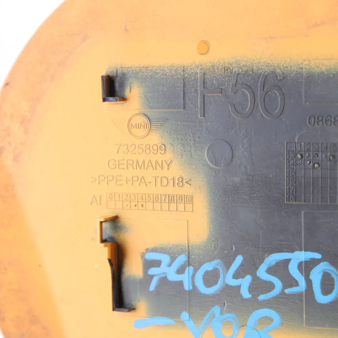 Tapa llenado combustible Flap Volcanic Orange - B70 7325899 para Mini One Cooper F56 con número de pieza 7404550 Mini One Cooper F56 Tapa llenado combustible Flap Volcanic Orange - B70 7325899 - SKU 7404550-VOR - Número de pieza 7404550