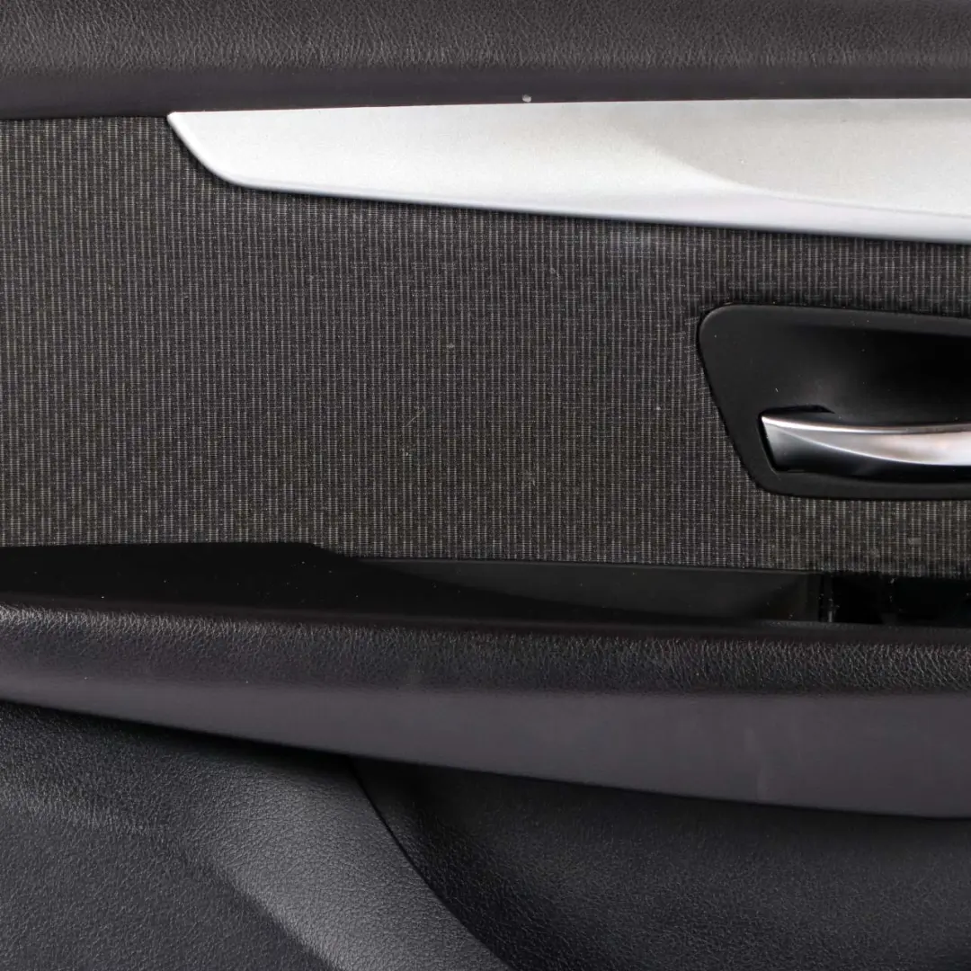 Panel Delantero Izquierdo Forro Puerta Tela Antracita para BMW F45 F46 con número de pieza 7404801 BMW F45 F46 Panel Delantero Izquierdo Forro Puerta Tela Antracita - SKU 7404801 - Número de pieza 7404801