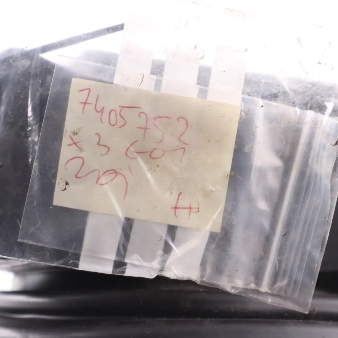 Tapa depósito combustible llenado hueco de la aleta para BMW X3 G01 con número de pieza 7405752 BMW X3 G01 Tapa depósito combustible llenado hueco de la aleta - SKU 7405752 - Número de pieza 7405752