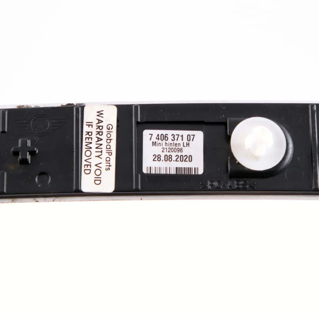 Embellecedor Tapa Entrada Tira Trasera Izquierda para Mini F60 Countryman con número de pieza 7406371 Mini F60 Countryman Embellecedor Tapa Entrada Tira Trasera Izquierda - SKU 7406371 - Número de pieza 7406371