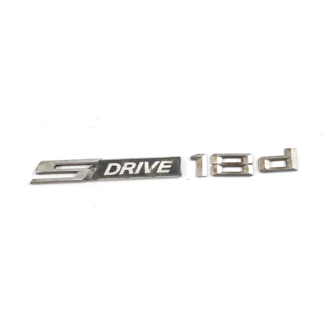 Lettering S Drive 18D Emblema Logo Trim per BMW X1 F48 con numero di parte 7406663 BMW X1 F48 Lettering S Drive 18D Emblema Logo Trim - SKU 7406663 - Numero di parte 7406663