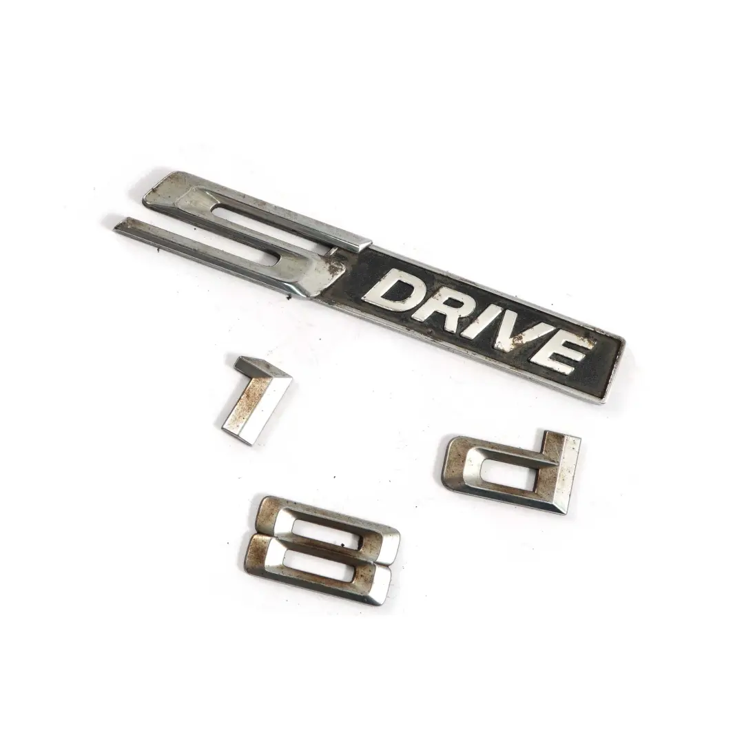 Lettering S Drive 18D Emblema Logo Trim per BMW X1 F48 con numero di parte 7406663 BMW X1 F48 Lettering S Drive 18D Emblema Logo Trim - SKU 7406663 - Numero di parte 7406663