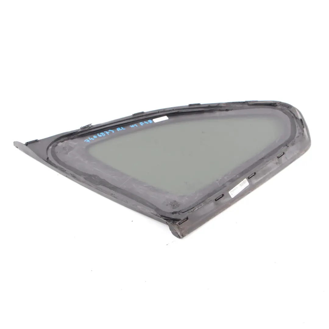 Finestrino Laterale Posteriore Destro Vetro Nero AS3 per BMW F48 con numero di parte 7406874 BMW F48 Finestrino Laterale Posteriore Destro Vetro Nero AS3 - SKU 7406874 - Numero di parte 7406874