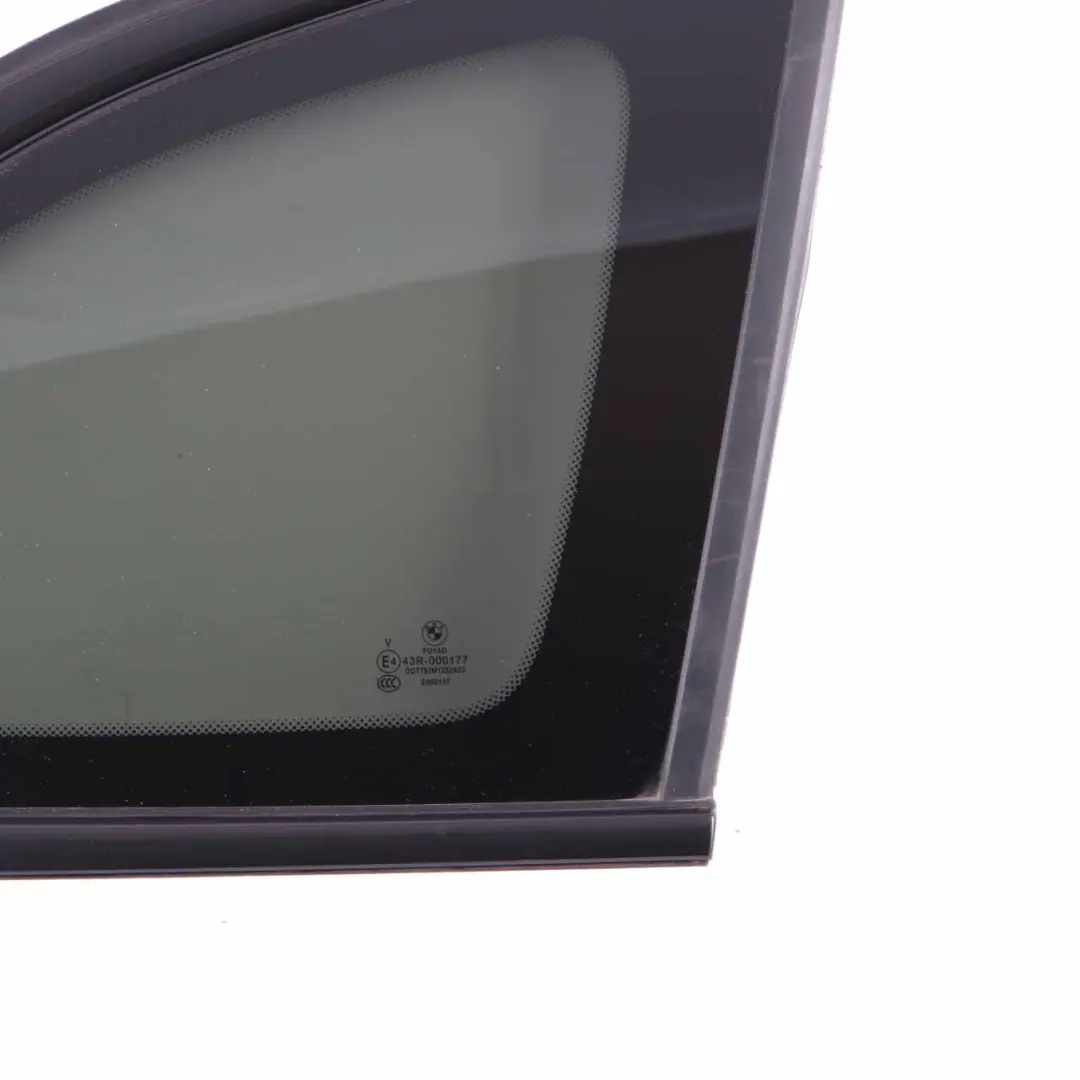 Cuarto Ventana Lateral Trasera Derecha Negro Vidrio AS3 para BMW F48 con número de pieza 7406874 BMW F48 Cuarto Ventana Lateral Trasera Derecha Negro Vidrio AS3 - SKU 7406874 - Número de pieza 7406874
