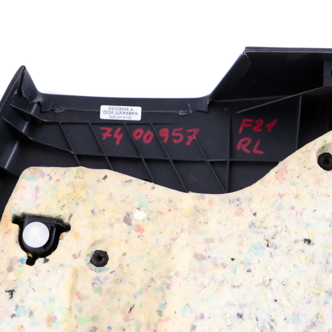 Pannello rivestimento laterale posteriore sinistro tessuto antracite per BMW F21 con numero di parte 7409957 BMW F21 Pannello rivestimento laterale posteriore sinistro tessuto antracite - SKU 7409957 - Numero di parte 7409957