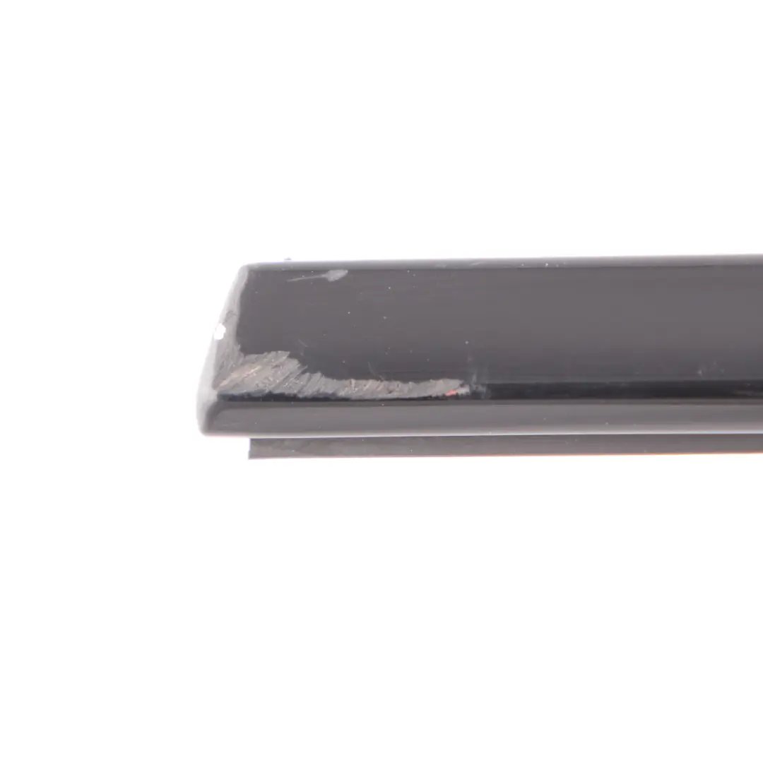 Striscia rivestimento finestra porta anteriore sinistra alta lucentezza per BMW F48 con numero di parte 7410461 BMW F48 Striscia rivestimento finestra porta anteriore sinistra alta lucentezza - SKU 7410461 - Numero di parte 7410461