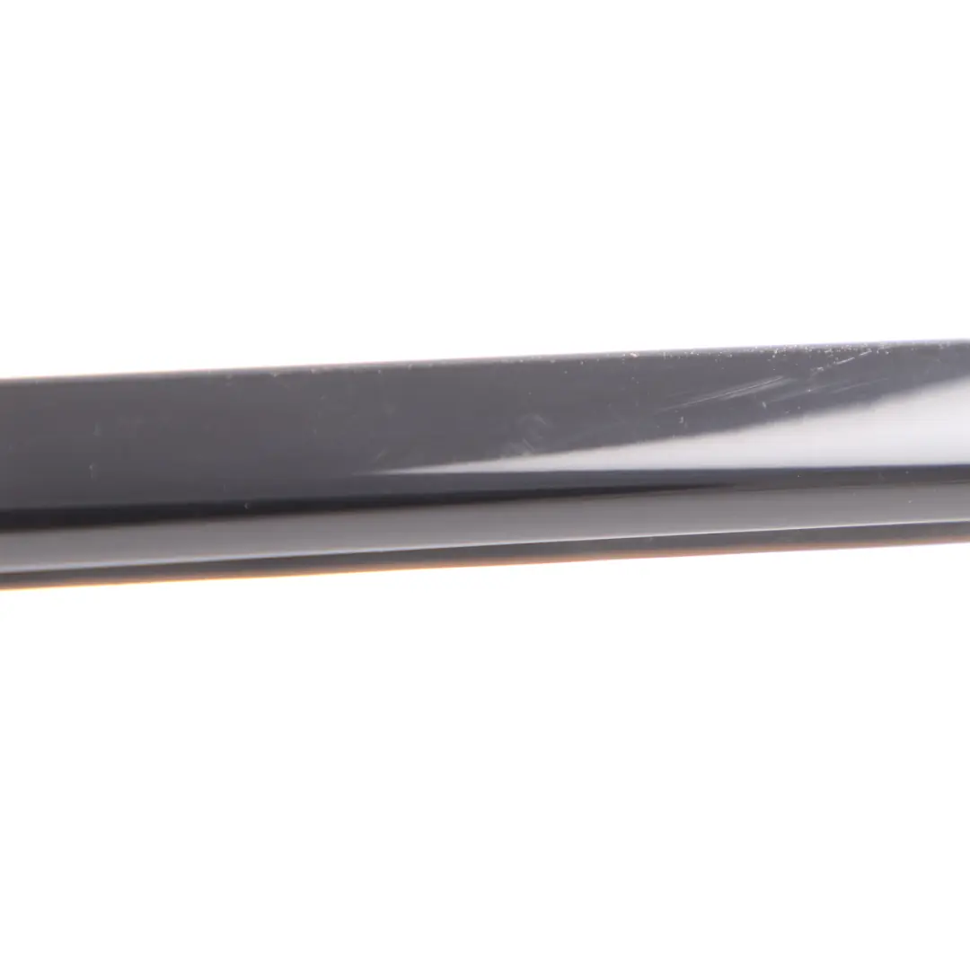 Striscia rivestimento finestra porta anteriore sinistra alta lucentezza per BMW F48 con numero di parte 7410461 BMW F48 Striscia rivestimento finestra porta anteriore sinistra alta lucentezza - SKU 7410461 - Numero di parte 7410461