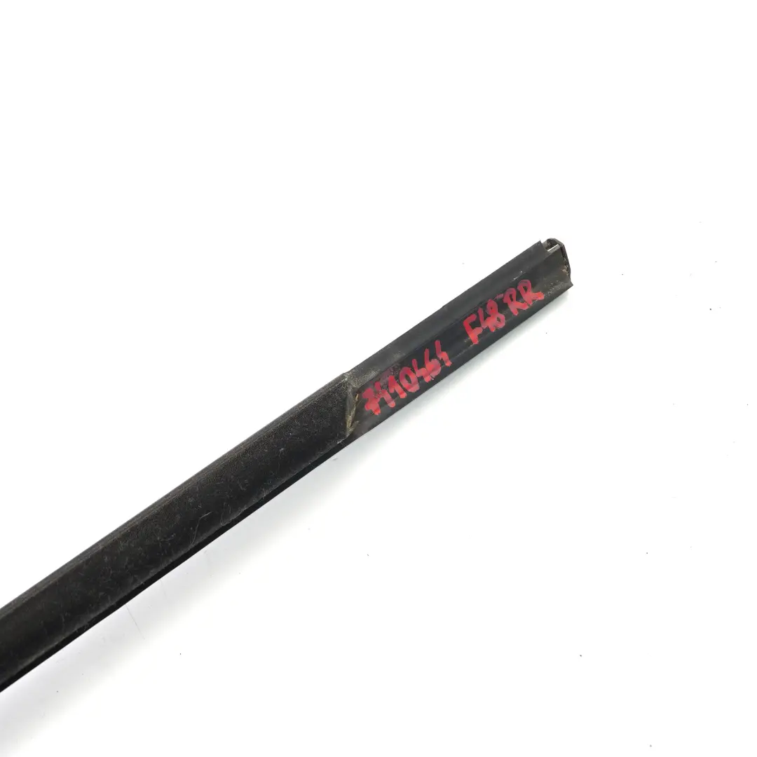 Listwa Szyby Drzwi Prawy Tył do BMW X1 F48 o numerze 7410464 BMW X1 F48 Listwa Szyby Drzwi Prawy Tył - SKU 7410464 - Numer Części 7410464