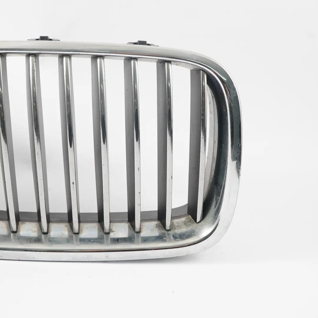 Grill Kratka Nerka Atrapa Prawa do BMW F10 F11 LCI o numerze 7412324 BMW F10 F11 LCI Grill Kratka Nerka Atrapa Prawa - SKU 7412324 - Numer Części 7412324