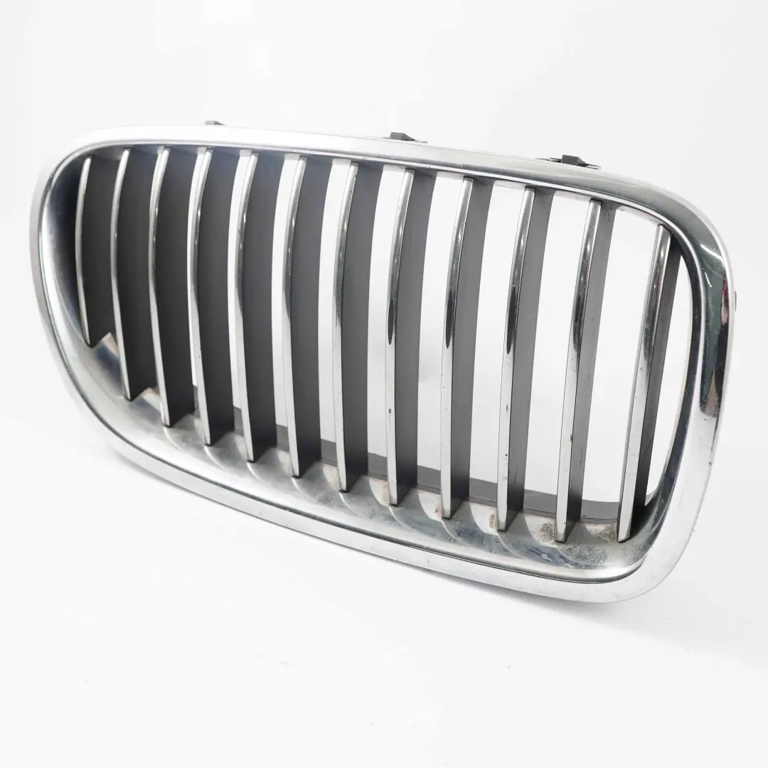 Grill Kratka Nerka Atrapa Prawa do BMW F10 F11 LCI o numerze 7412324 BMW F10 F11 LCI Grill Kratka Nerka Atrapa Prawa - SKU 7412324 - Numer Części 7412324