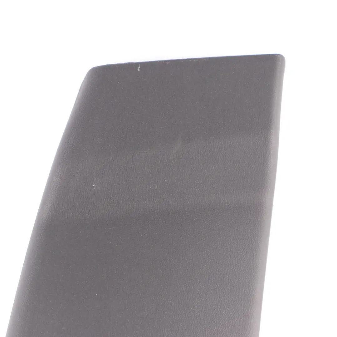 Tapa Columna B Inferior Derecha Negro para Mini F60 Countryman con número de pieza 7413806 Mini F60 Countryman Tapa Columna B Inferior Derecha Negro - SKU 7413806 - Número de pieza 7413806