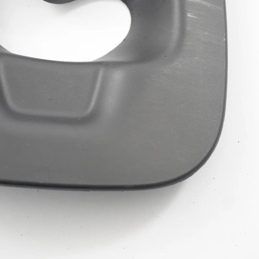 Rivestimento pannello cinture sicurezza Centro Nero per Mini F60 Countryman con numero di parte 7414836 Mini F60 Countryman Rivestimento pannello cinture sicurezza Centro Nero - SKU 7414836 - Numero di parte 7414836