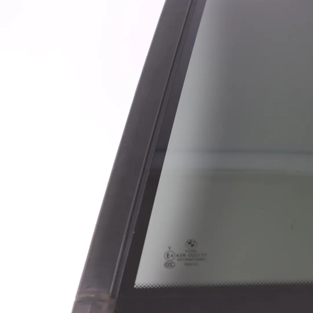 Ventana Lateral Trasera Izquierda Cristal Tintado AS3 para BMW F46 con número de pieza 7416283 BMW F46 Ventana Lateral Trasera Izquierda Cristal Tintado AS3 - SKU 7416283 - Número de pieza 7416283