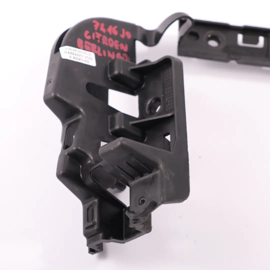 Citroen Berlingo Ślizg Mocowanie Zderzak Prawy Tył do o numerze 7416J0 Citroen Berlingo Ślizg Mocowanie Zderzak Prawy Tył - SKU 7416J0 - Numer Części 7416J0