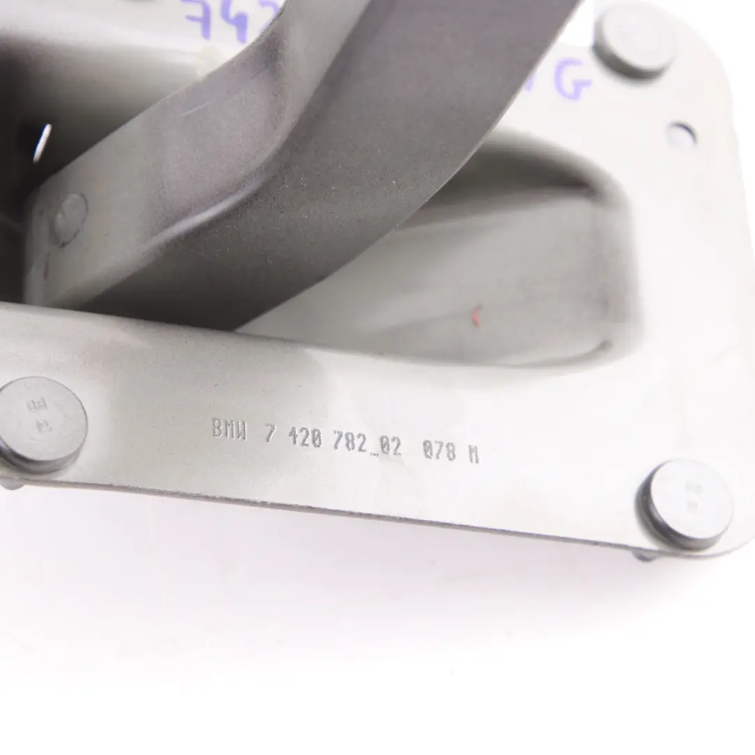 Kofferraumscharnier rechts Heckklappe Mineral Grau Metallic B39 7420782 für BMW F30 mit Teilenummer 7420784 BMW F30 Kofferraumscharnier rechts Heckklappe Mineral Grau Metallic B39 7420782 - SKU 7420784-MG - Teilenummer 7420784