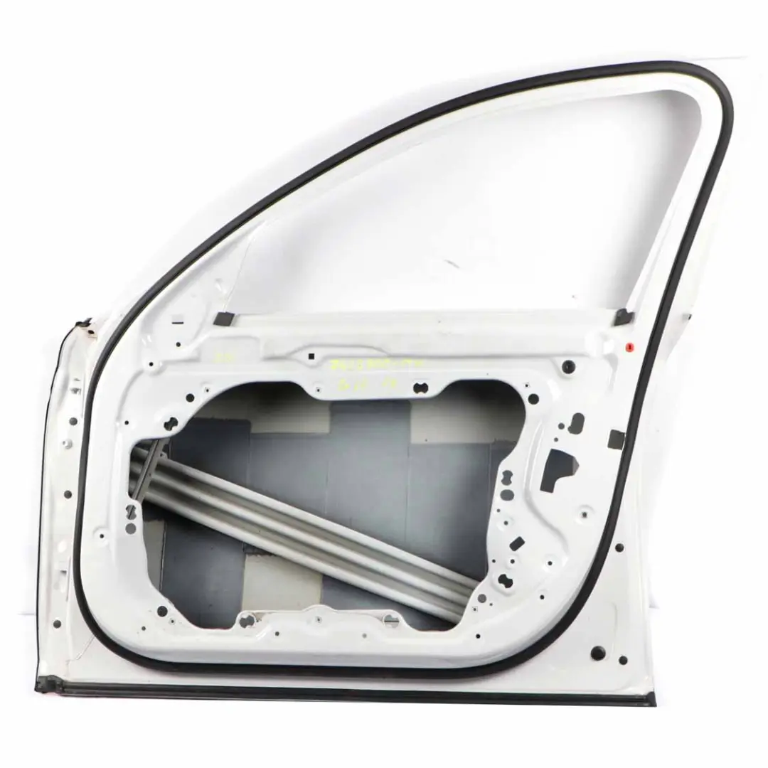 Aluminium Door Front Right O/S Mineral White Metallic - A96 to BMW G11 G12 with Part number 7423700 BMW G11 G12 Aluminium Door Front Right O/S Mineral White Metallic - A96 - SKU 7423700-MW - Part number 7423700