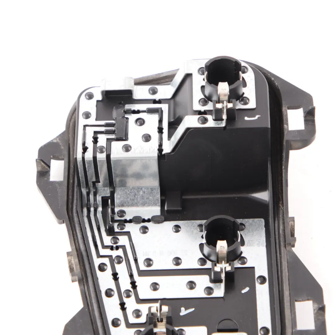 Pannello laterale Portalampada Zoccolo Posteriore Destro per BMW F20 F21 LCI con numero di parte 7424496 BMW F20 F21 LCI Pannello laterale Portalampada Zoccolo Posteriore Destro - SKU 7424496 - Numero di parte 7424496