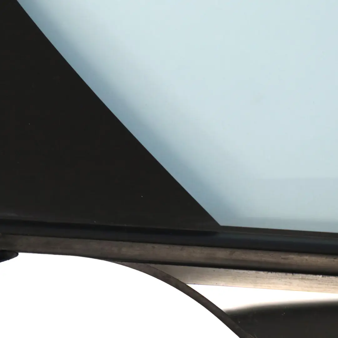 Finestra Quarto Vetro Lato Fisso Posteriore Destro AS2 per BMW G20 con numero di parte 7425084 BMW G20 Finestra Quarto Vetro Lato Fisso Posteriore Destro AS2 - SKU 7425084 - Numero di parte 7425084