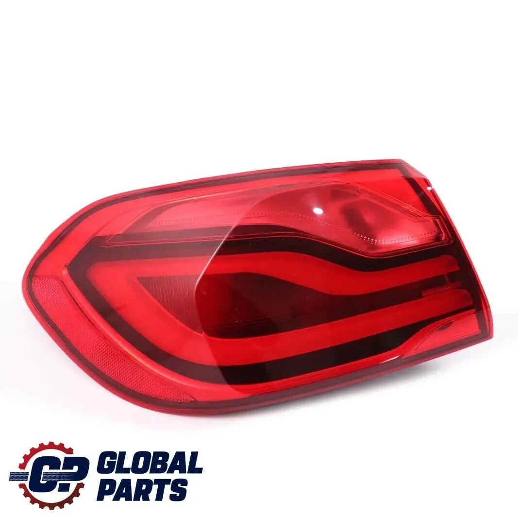 BMW F32 F82 LCI M4 Feu arrière dans le panneau latéral gauche - SKU 7426055 - Numéro de pièce 7426055