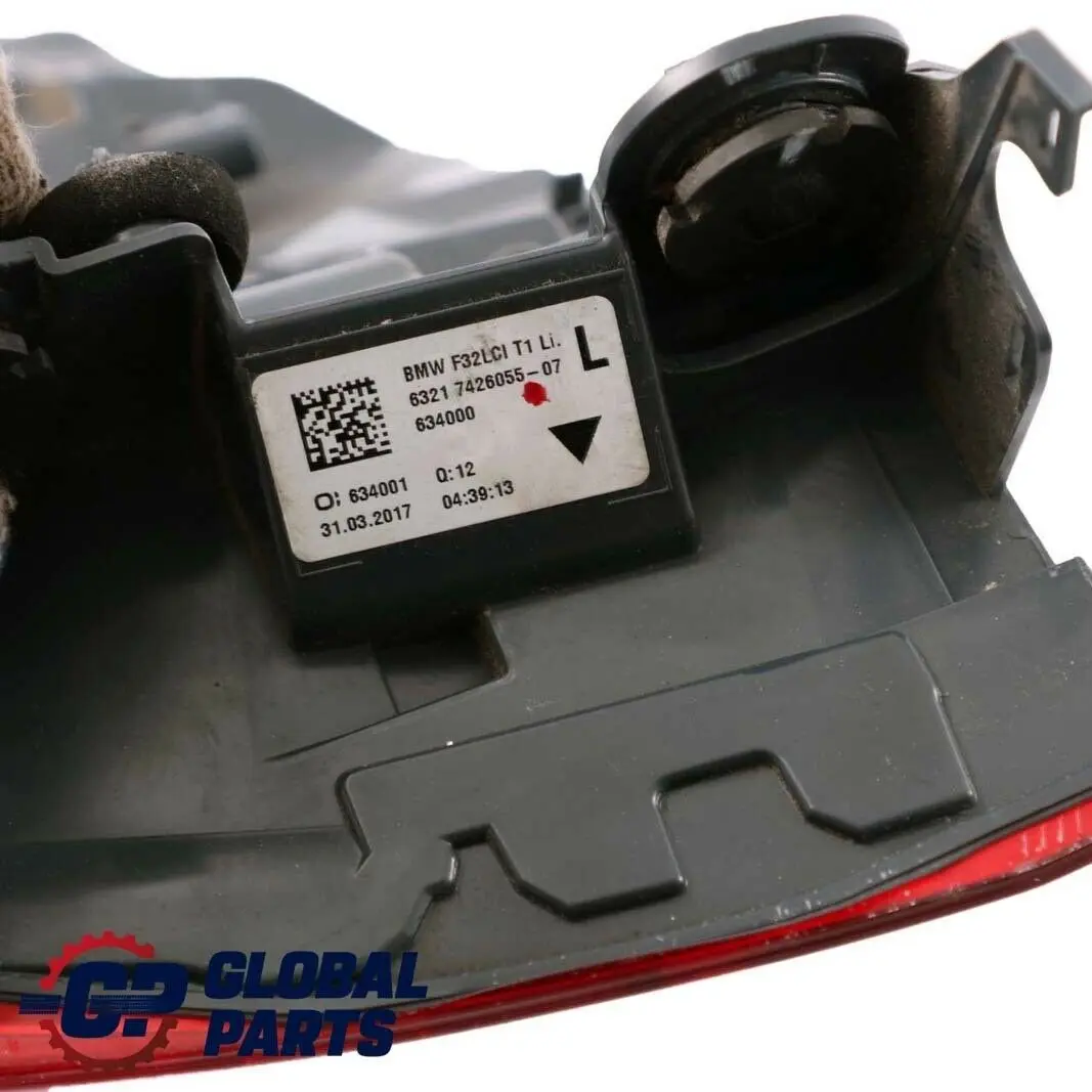 BMW F32 F82 LCI M4 Feu arrière dans le panneau latéral gauche - SKU 7426055 - Numéro de pièce 7426055