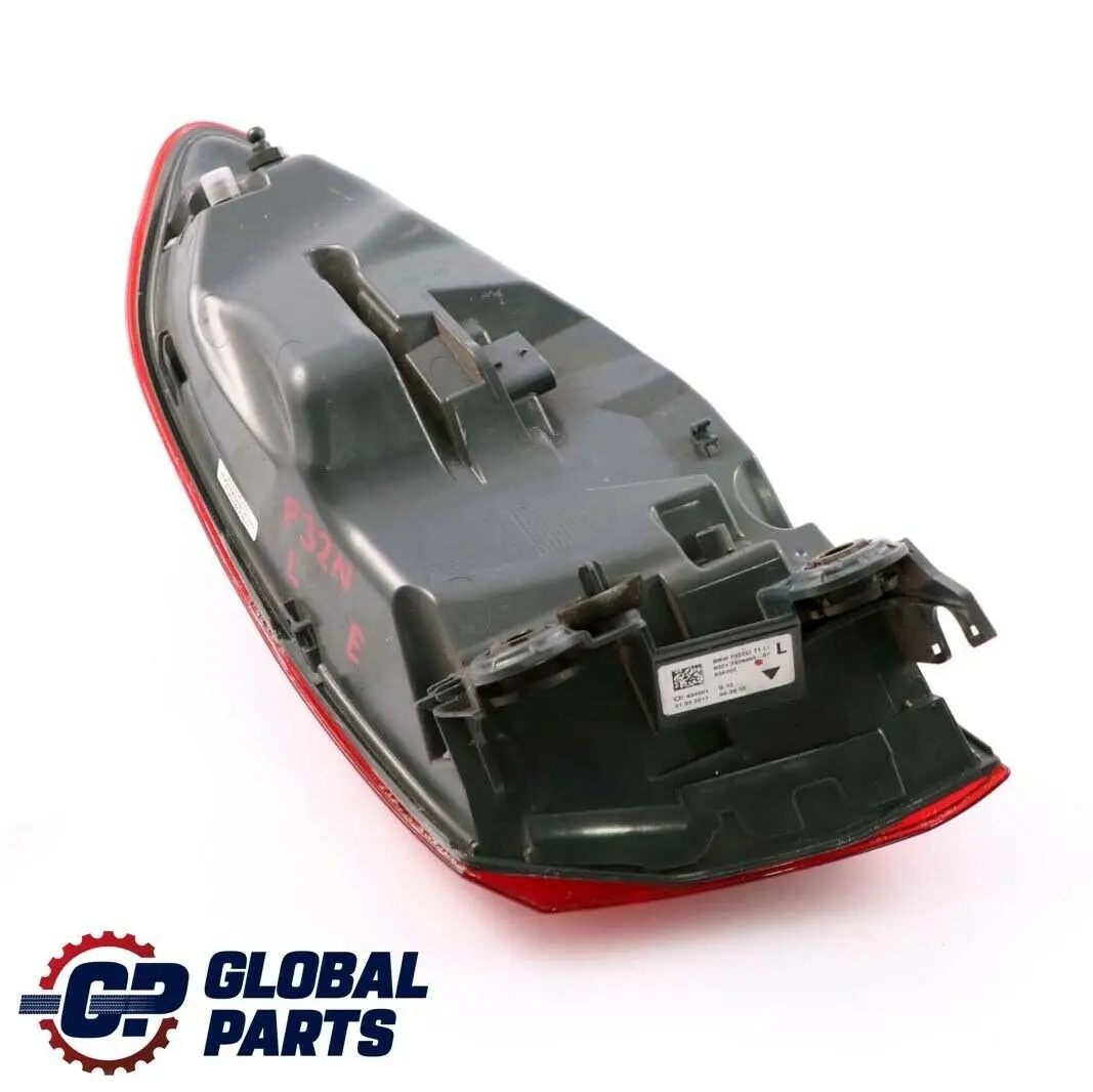 BMW F32 F82 LCI M4 Feu arrière dans le panneau latéral gauche - SKU 7426055 - Numéro de pièce 7426055