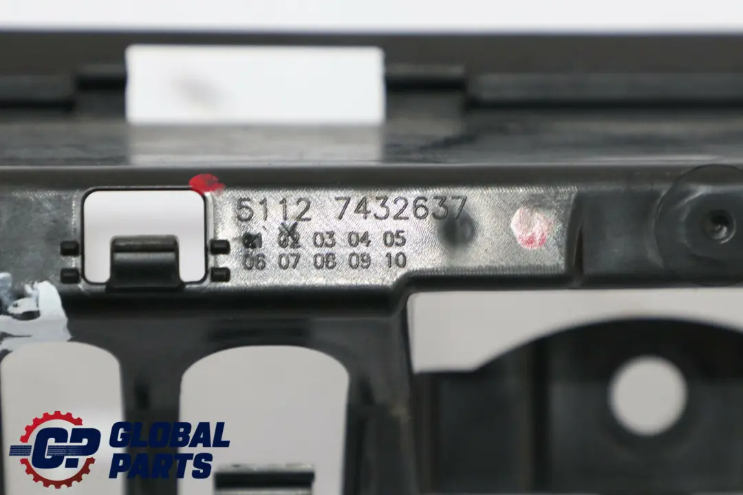 BMW F32 F33 F36 LCI Ślizg Tylnego Zderzaka Środkowe Mocowanie - SKU 7432637 - Numer Części 7432637