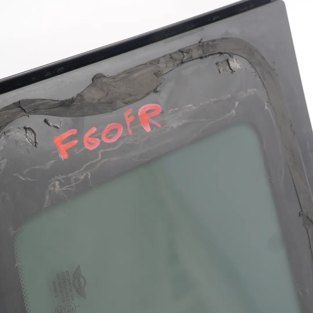 Vetro finestrino laterale posteriore destro AS3 Nero per Mini Countryman F60 con numero di parte 7433096 Mini Countryman F60 Vetro finestrino laterale posteriore destro AS3 Nero - SKU 7433096 - Numero di parte 7433096