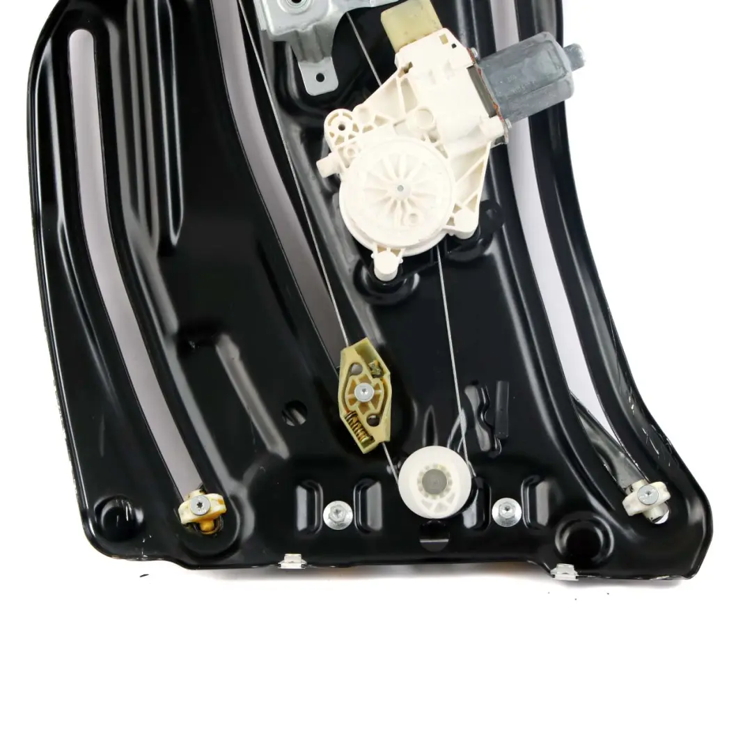 Trasero Derecho Motor Elevalunas 2572946 para BMW F23 Cabrio con número de pieza 7435758 BMW F23 Cabrio Trasero Derecho Motor Elevalunas 2572946 - SKU 7435758 - Número de pieza 7435758