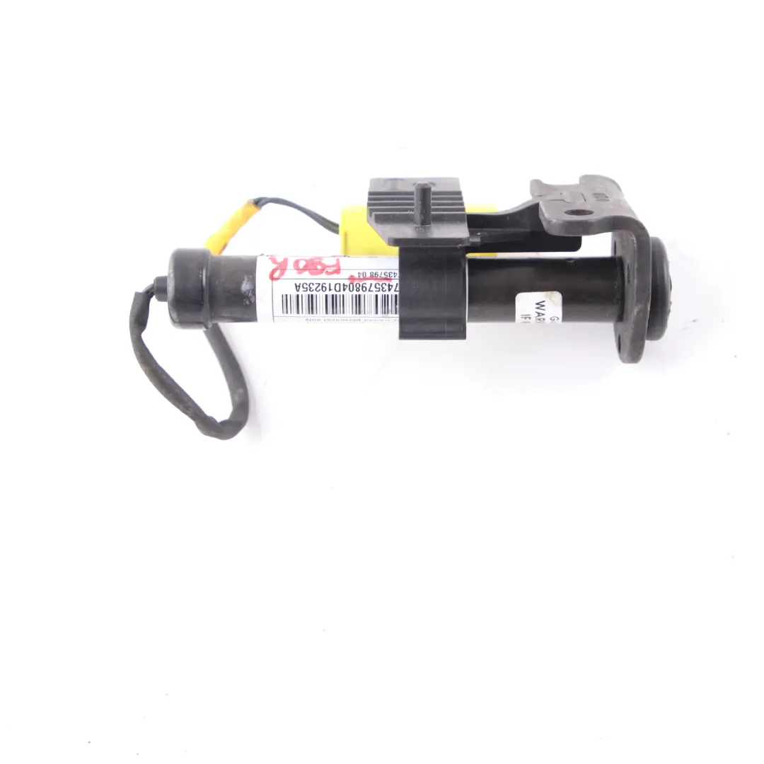 Attuatore Cofano BMW G30 G31 Cerniera Protezione Pedoni Destra per con numero di parte 7435798 Attuatore Cofano BMW G30 G31 Cerniera Protezione Pedoni Destra - SKU 7435798 - Numero di parte 7435798