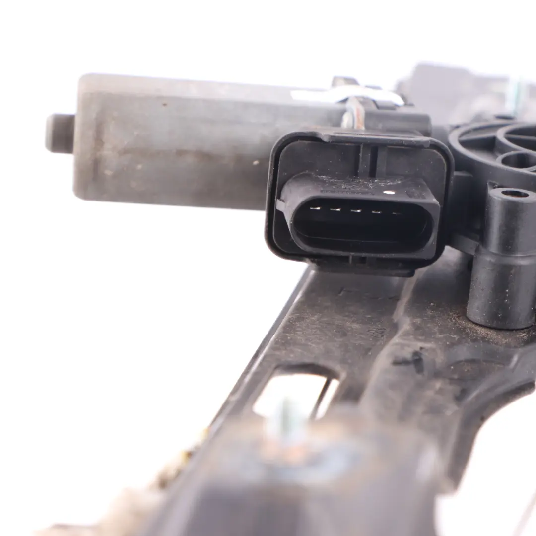 Alzacristalli Regolatore O/S anteriore destro 7344130 per Mini Clubman F54 con numero di parte 7437548 Mini Clubman F54 Alzacristalli Regolatore O/S anteriore destro 7344130 - SKU 7437548 - Numero di parte 7437548