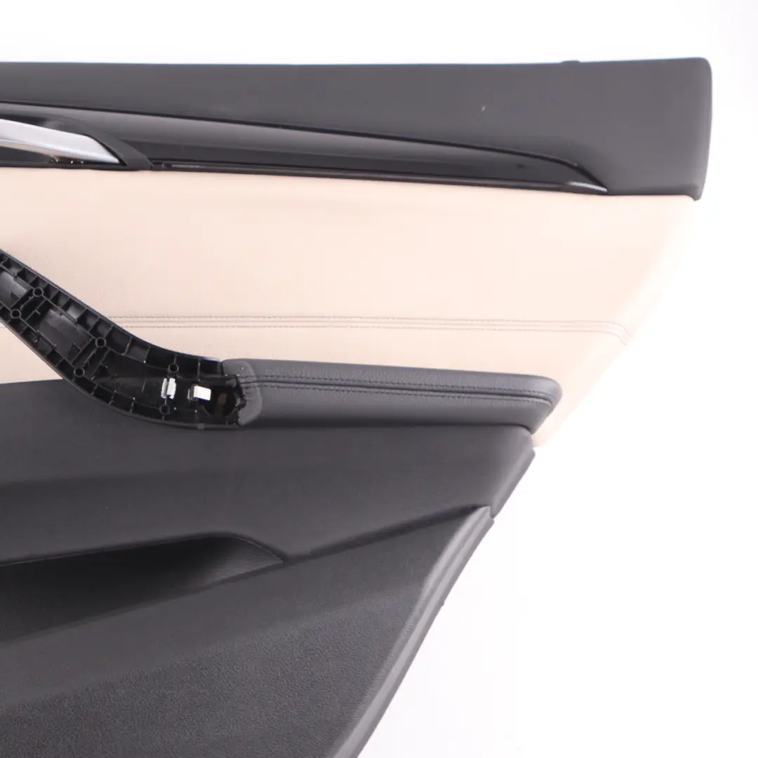 Tył Drzwi Panel Listwa Wykończeniowa Prawo Skóra Oyster do BMW X1 F48 o numerze 7438114 BMW X1 F48 Tył Drzwi Panel Listwa Wykończeniowa Prawo Skóra Oyster - SKU 7438114 - Numer Części 7438114